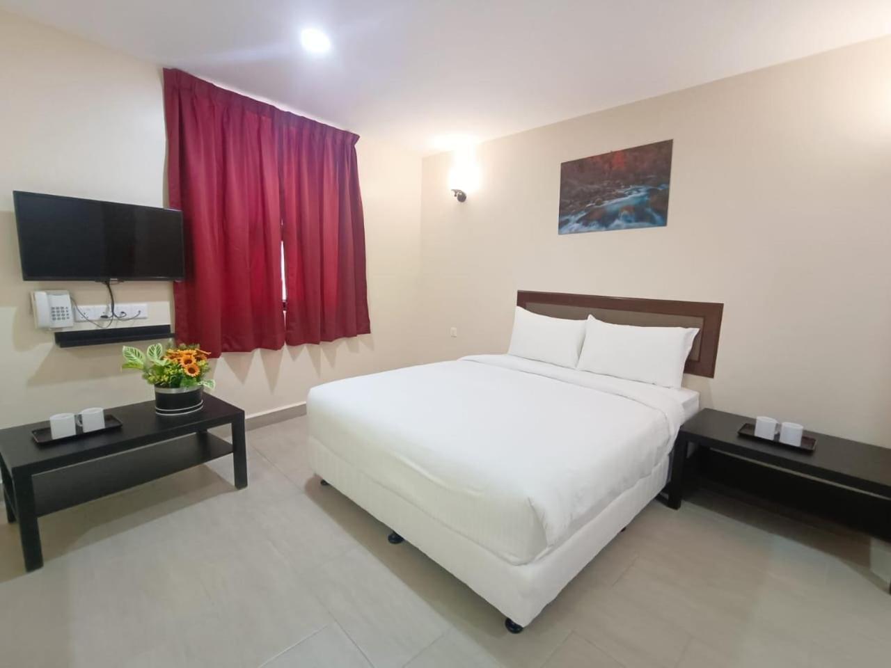 Capital O 90897 Island City Hotel Джорджтаун Экстерьер фото