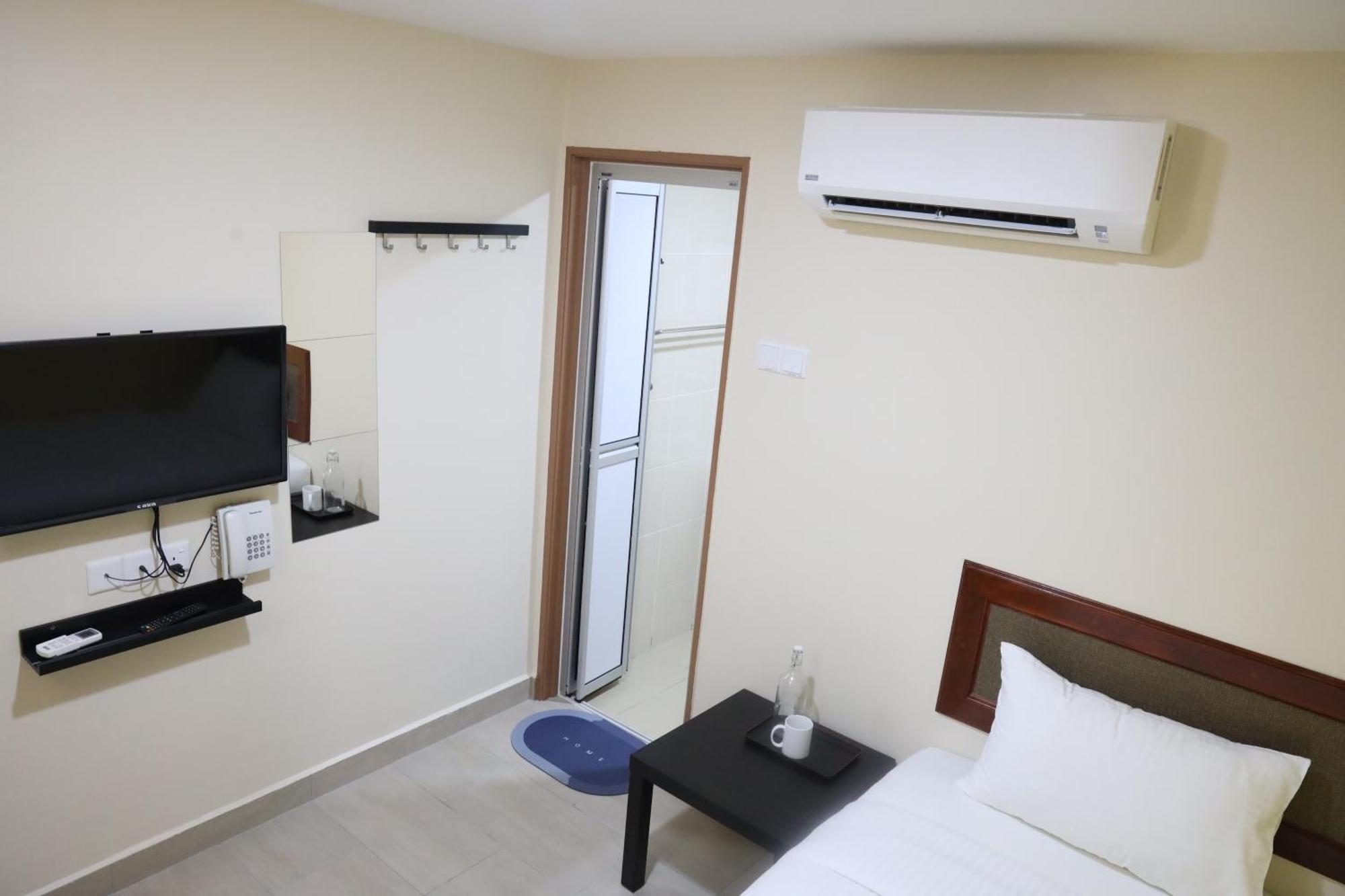 Capital O 90897 Island City Hotel Джорджтаун Экстерьер фото