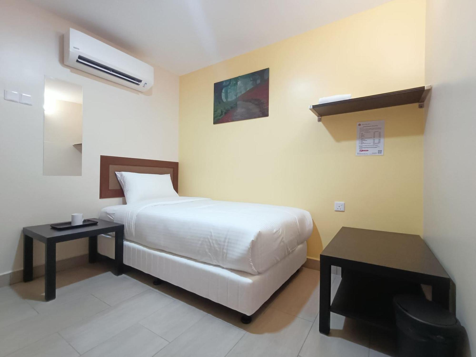 Capital O 90897 Island City Hotel Джорджтаун Экстерьер фото