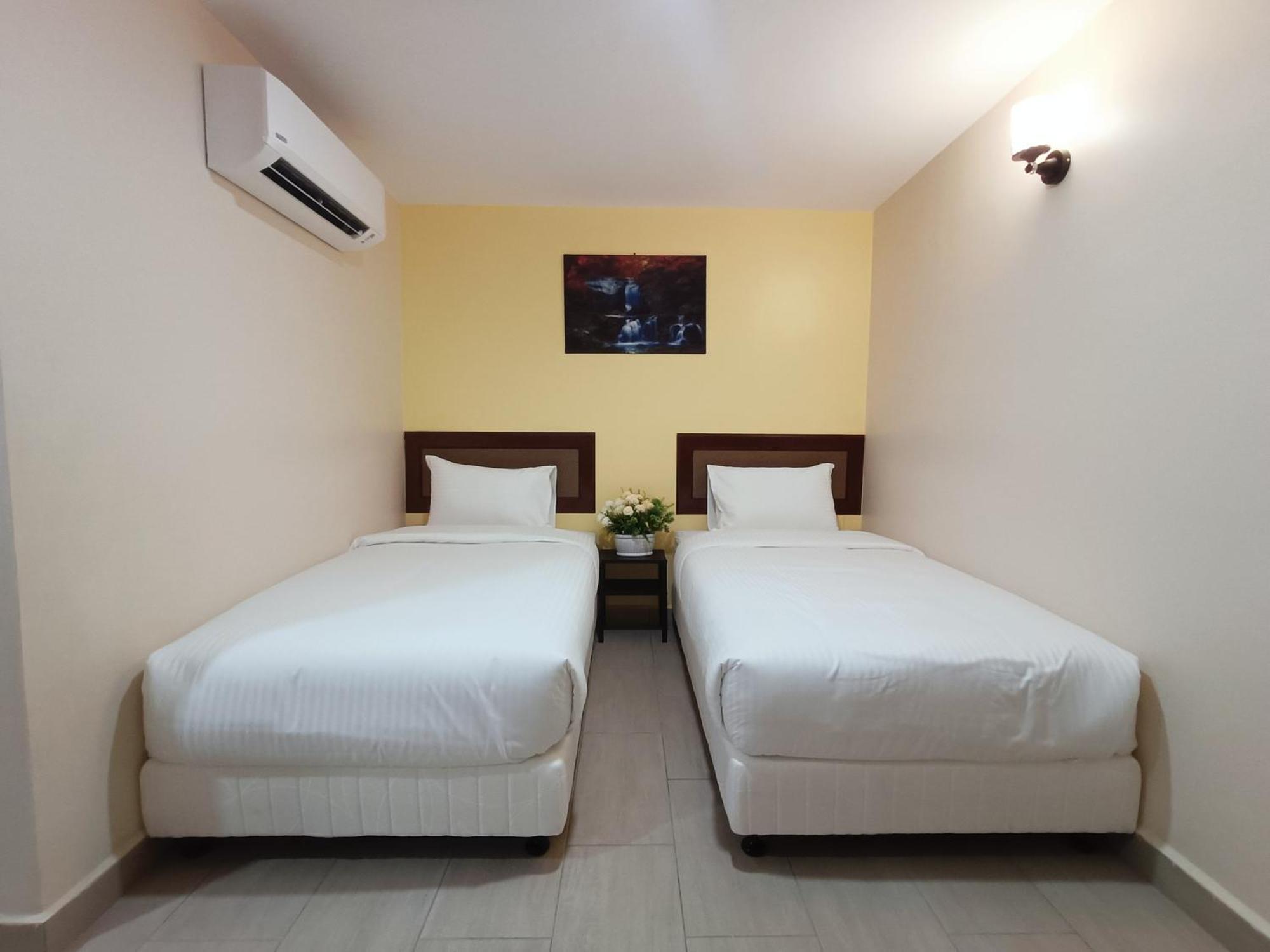 Capital O 90897 Island City Hotel Джорджтаун Экстерьер фото