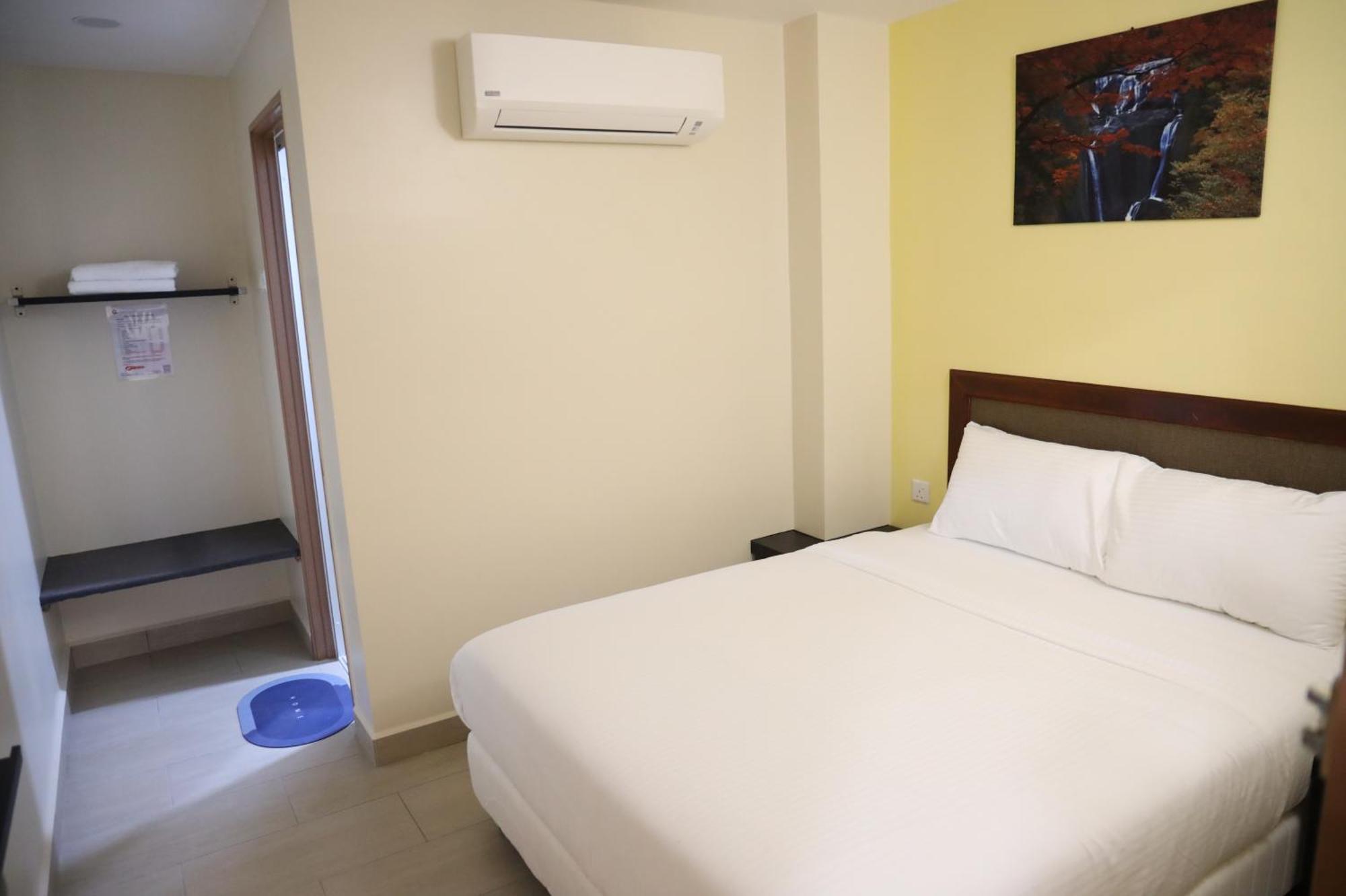 Capital O 90897 Island City Hotel Джорджтаун Экстерьер фото