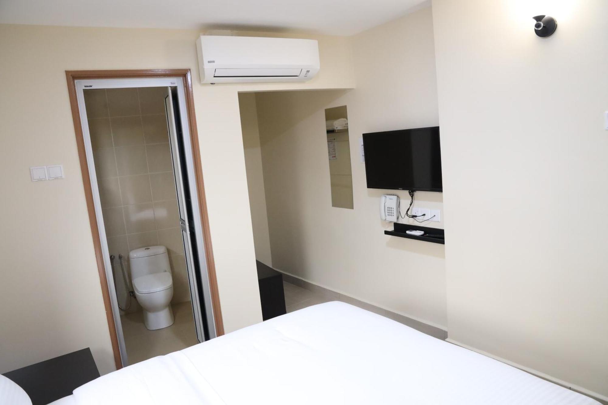Capital O 90897 Island City Hotel Джорджтаун Экстерьер фото